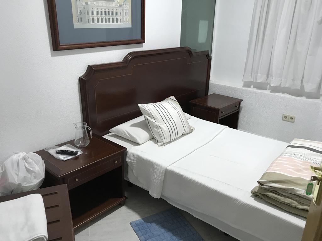 Hostal Lavapies Madrid Bagian luar foto