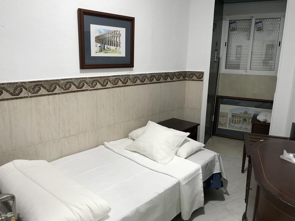 Hostal Lavapies Madrid Bagian luar foto