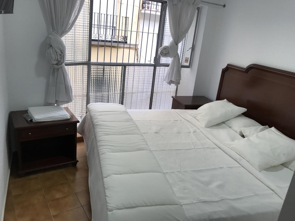 Hostal Lavapies Madrid Bagian luar foto