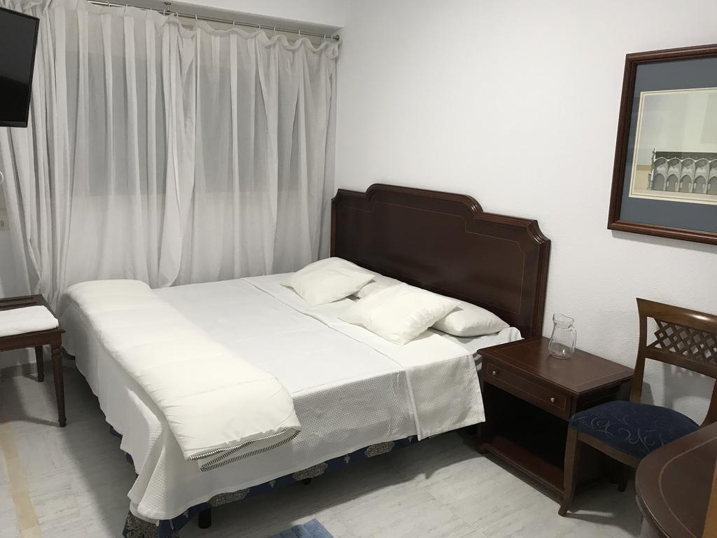Hostal Lavapies Madrid Bagian luar foto