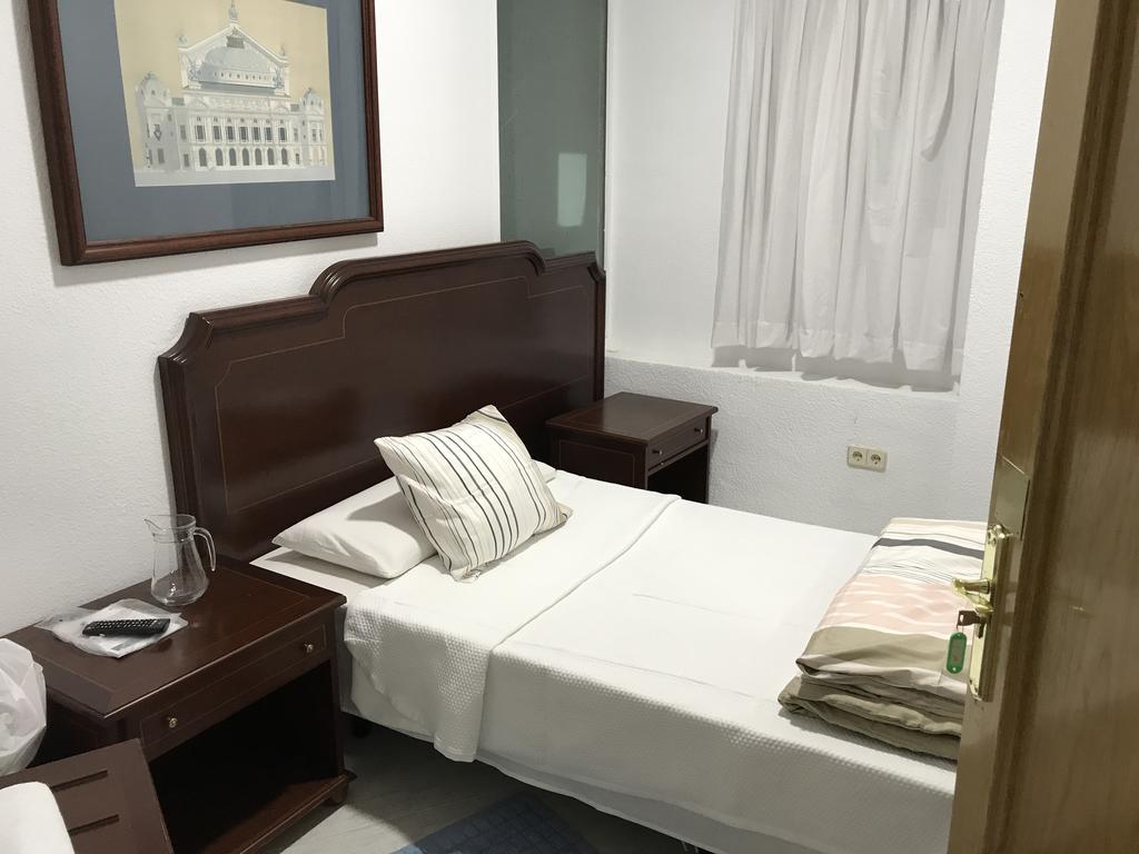 Hostal Lavapies Madrid Bagian luar foto