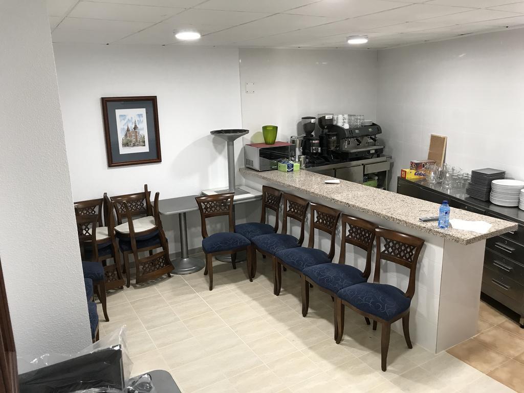 Hostal Lavapies Madrid Bagian luar foto