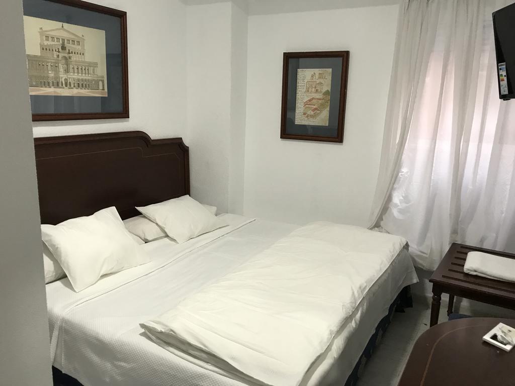 Hostal Lavapies Madrid Bagian luar foto