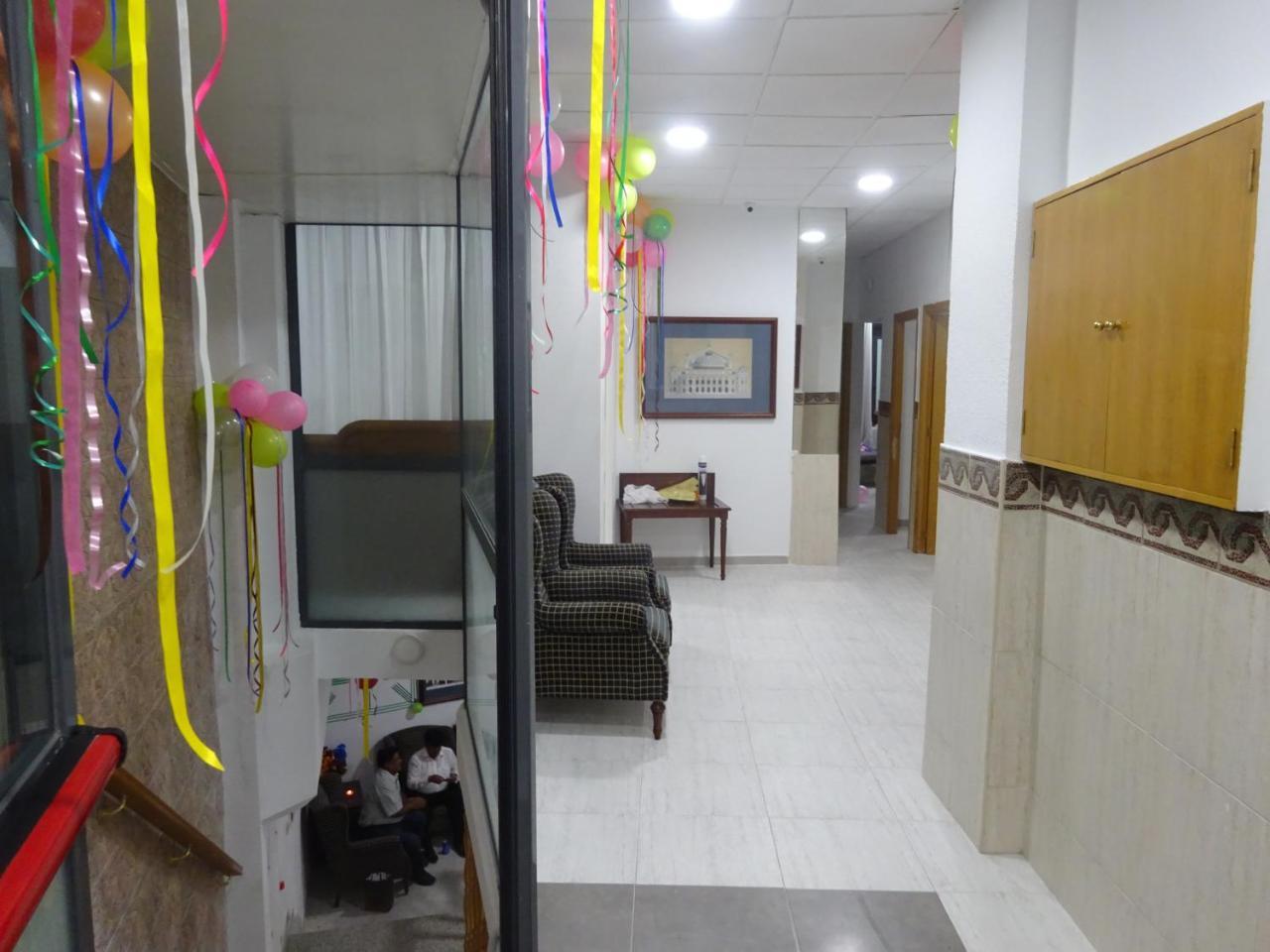 Hostal Lavapies Madrid Bagian luar foto