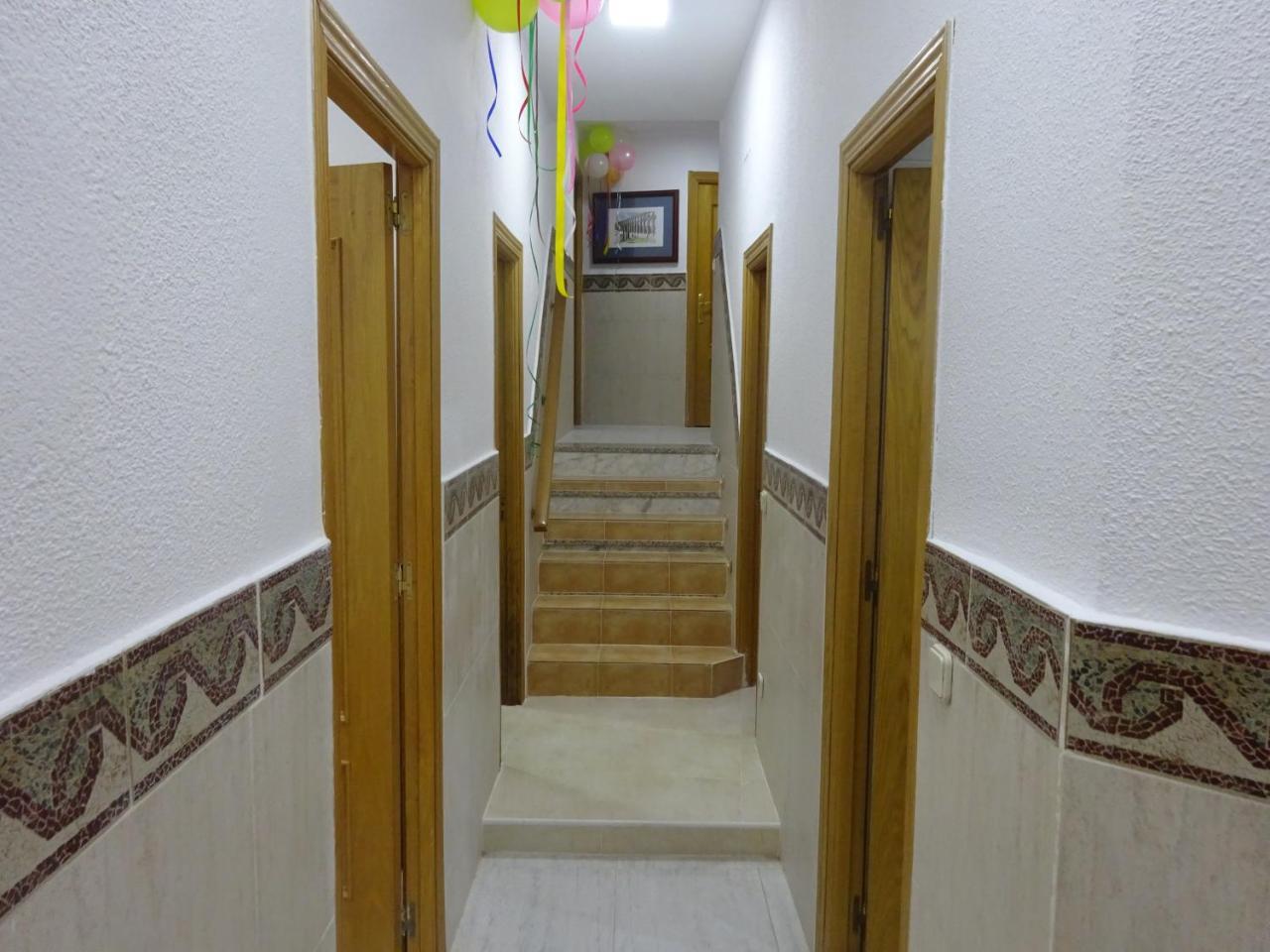 Hostal Lavapies Madrid Bagian luar foto